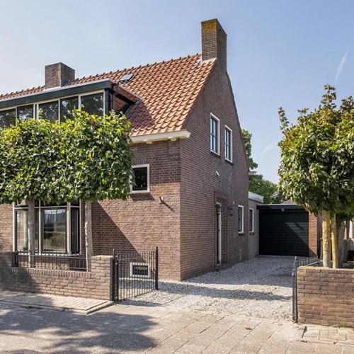 Hellevoetsluis, Kanaalweg Westzijde, 2-onder-1 kap woning - foto 1