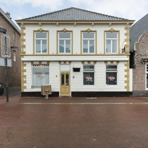 Weert, Carisstraatje, bovenwoning - foto 1