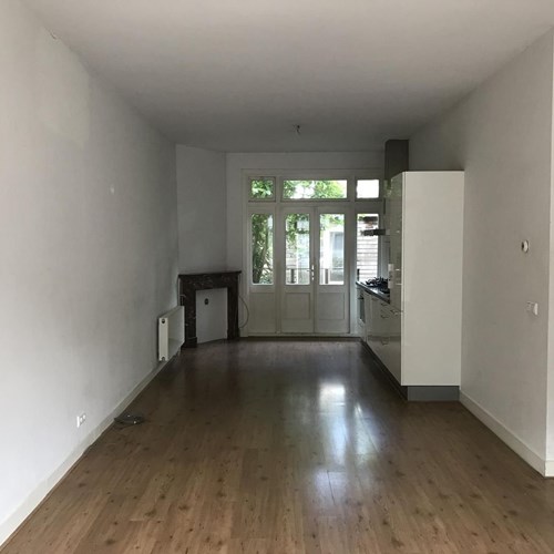 Amsterdam, Paramariboplein, benedenwoning - foto 1