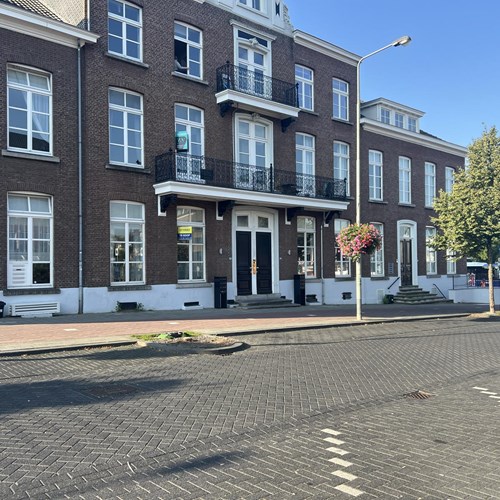 Roermond, Stationsplein, portiekflat - foto 1